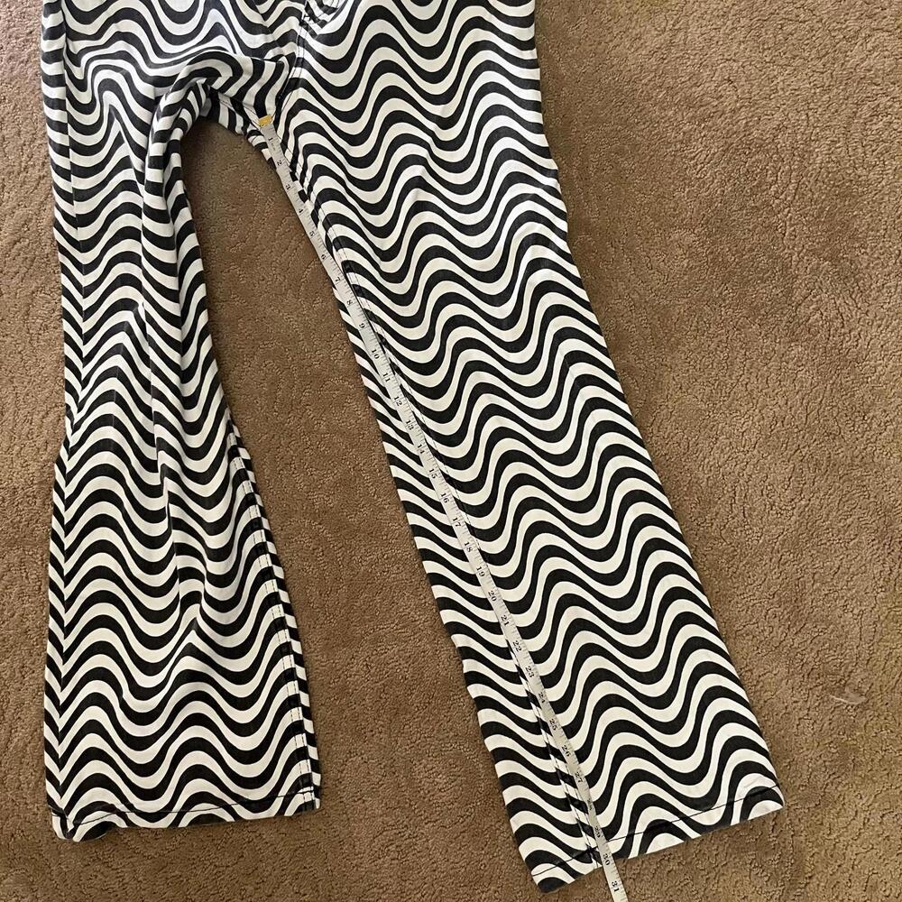 Wavy Print Wide-Leg Pants in Black & White - Picture 6 of 7